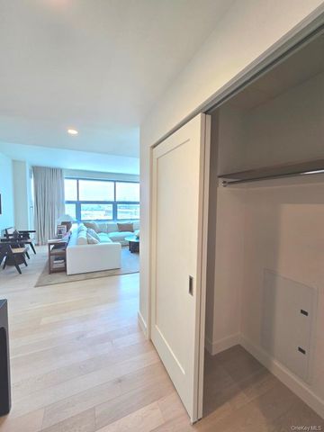 131-01 40th Road 19M, Flushing, NY 11354