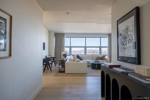 131-01 40th Road 19M, Flushing, NY 11354