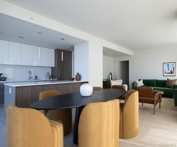 131-01 40th Road 19M, Flushing, NY 11354