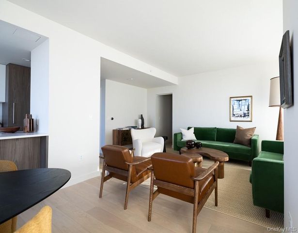 131-01 40th Road 19M, Flushing, NY 11354