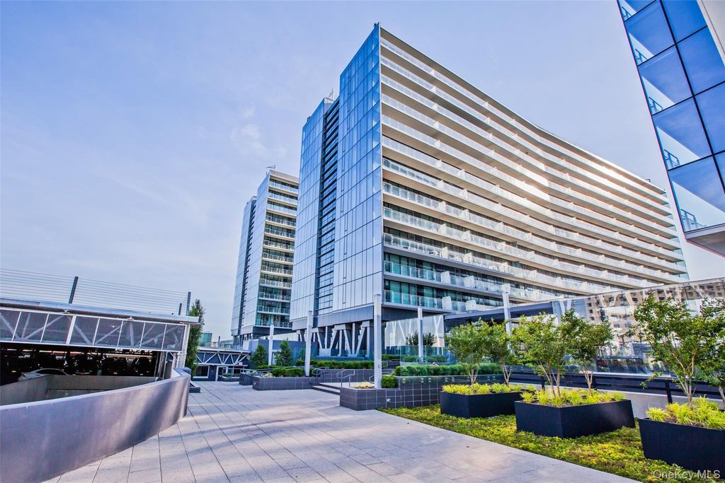 131-01 40th Road 19M, Flushing, NY 11354 — exterior