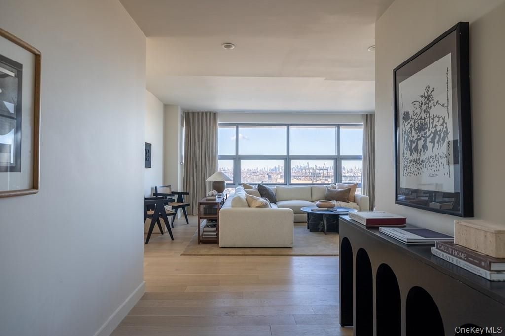 131-01 40th Road 19M, Flushing, NY 11354 — photo 3