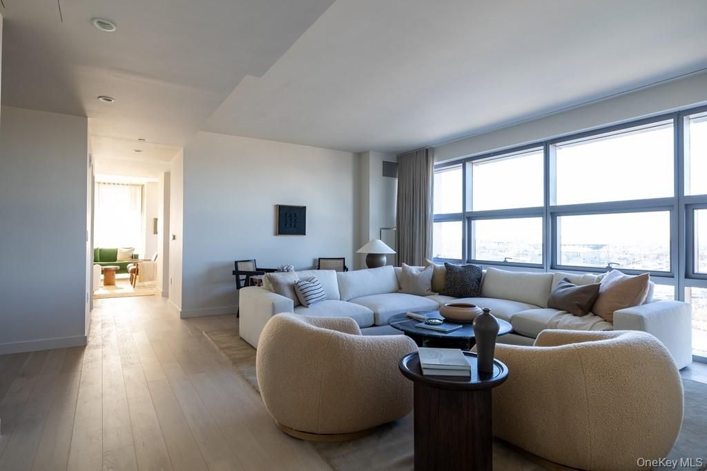 131-01 40th Road 19M, Flushing, NY 11354 — photo 5