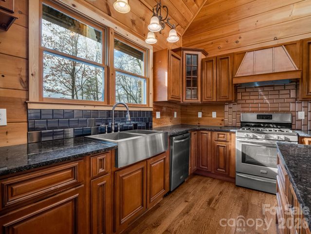 110 Chetan Way, Lake Lure, NC 28746
