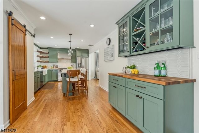 6 Thackery Ln, Mendham Twp., NJ 07945