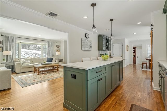 6 Thackery Ln, Mendham Twp., NJ 07945