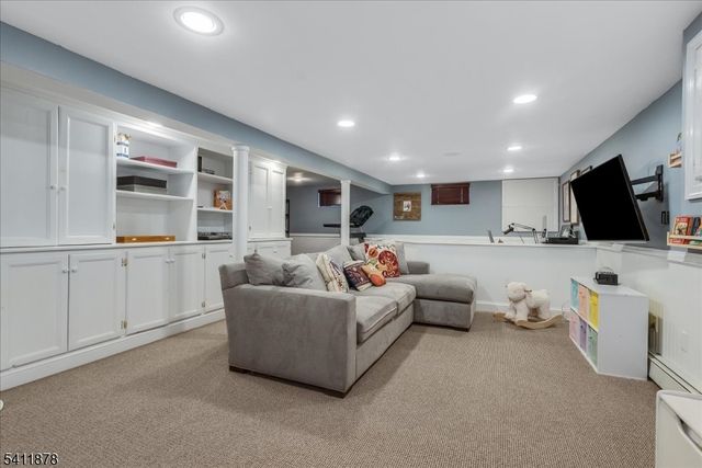 6 Thackery Ln, Mendham Twp., NJ 07945