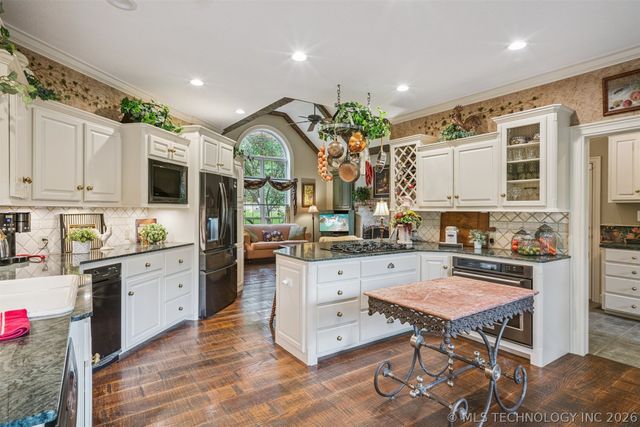 9835 E Shadowlake Drive, Claremore, OK 74017