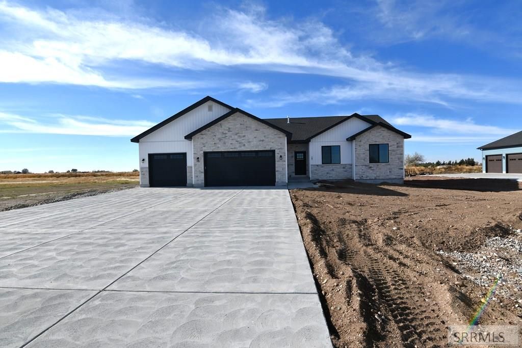 Image 2 of property listing at 185 N 3785 E, Rigby, ID 83442