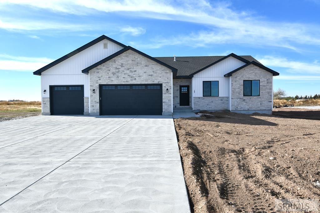 Image 3 of property listing at 185 N 3785 E, Rigby, ID 83442