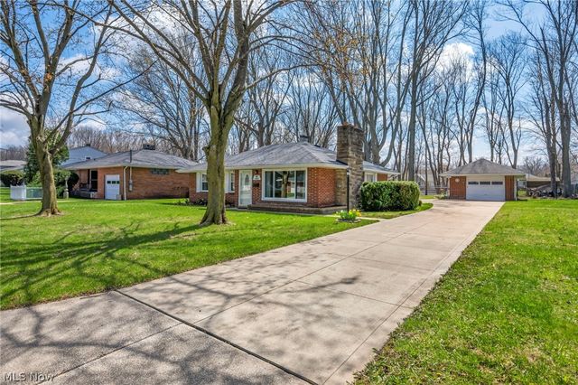 38592 Courtland Drive, Willoughby, OH 44094