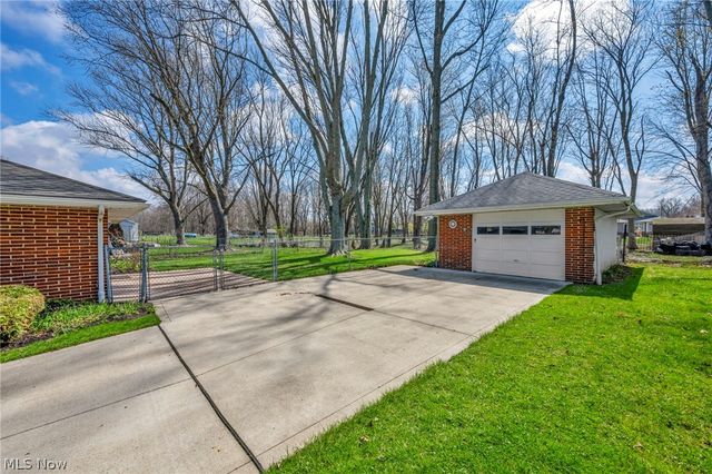 38592 Courtland Drive, Willoughby, OH 44094
