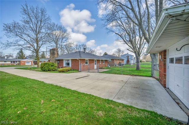 38592 Courtland Drive, Willoughby, OH 44094