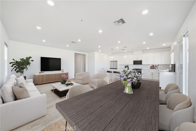 3248 E Avenue J-3, Lancaster, CA 93535