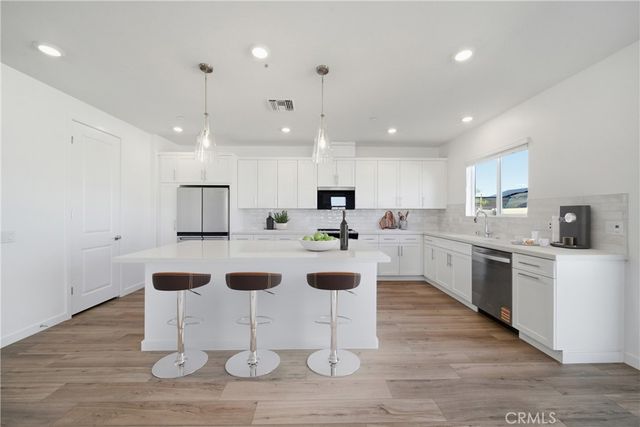 3248 E Avenue J-3, Lancaster, CA 93535
