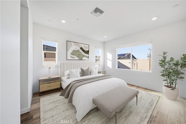 3248 E Avenue J-3, Lancaster, CA 93535
