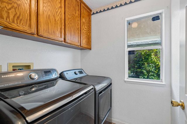 1542 Corgiat Dr, Newman, CA 95360