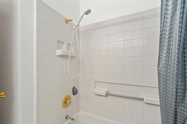 1542 Corgiat Dr, Newman, CA 95360