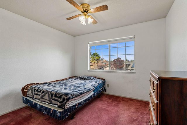 1542 Corgiat Dr, Newman, CA 95360