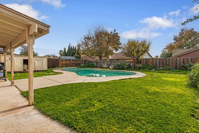 1542 Corgiat Dr, Newman, CA 95360