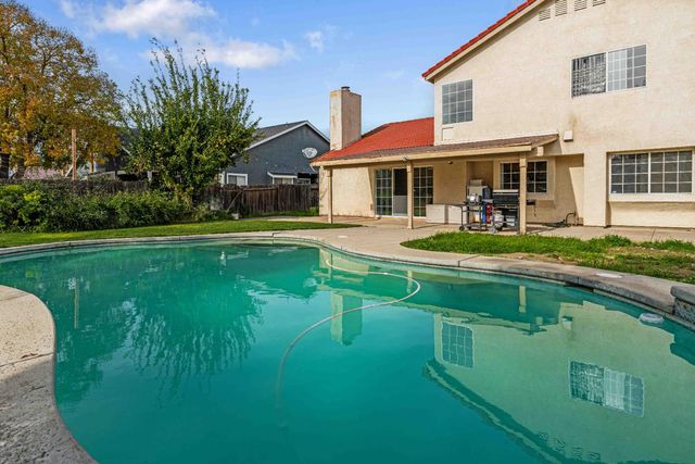 1542 Corgiat Dr, Newman, CA 95360