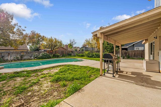 1542 Corgiat Dr, Newman, CA 95360