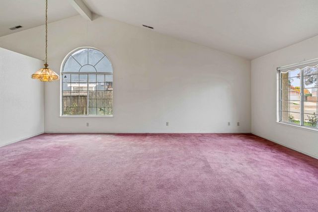 1542 Corgiat Dr, Newman, CA 95360