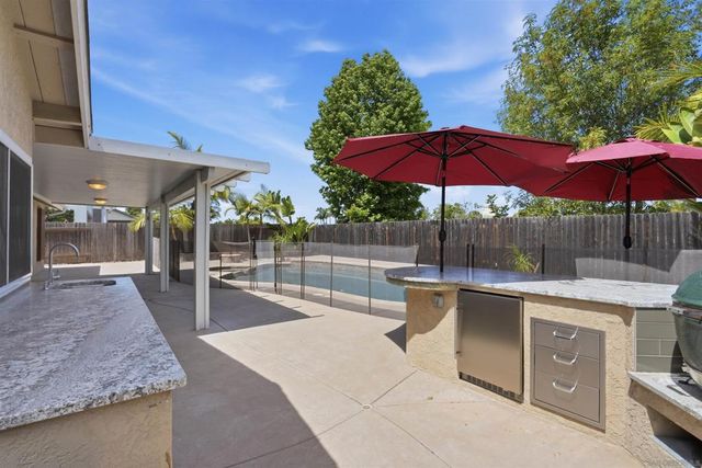 3022 Azahar Court, Carlsbad, CA 92009