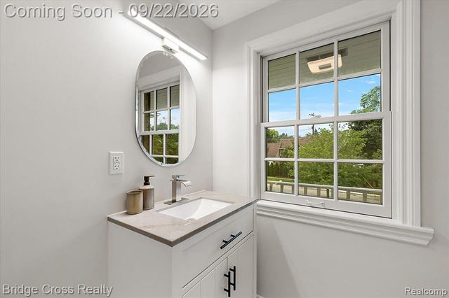 330 N Cranbrook Cross Road, Bloomfield Hills, MI 48301
