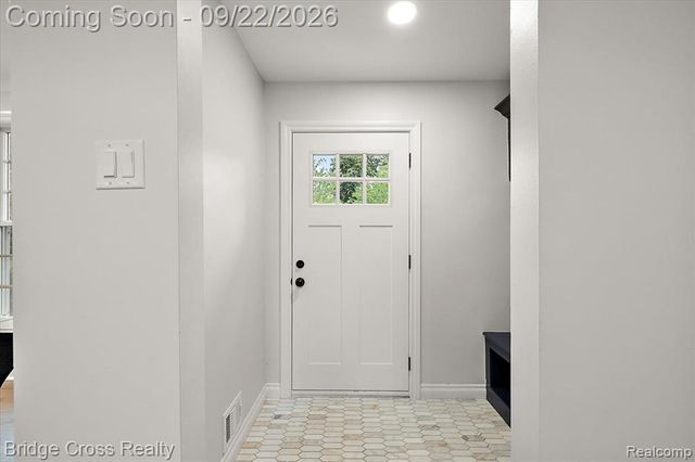 330 N Cranbrook Cross Road, Bloomfield Hills, MI 48301