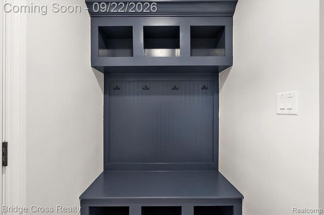 330 N Cranbrook Cross Road, Bloomfield Hills, MI 48301
