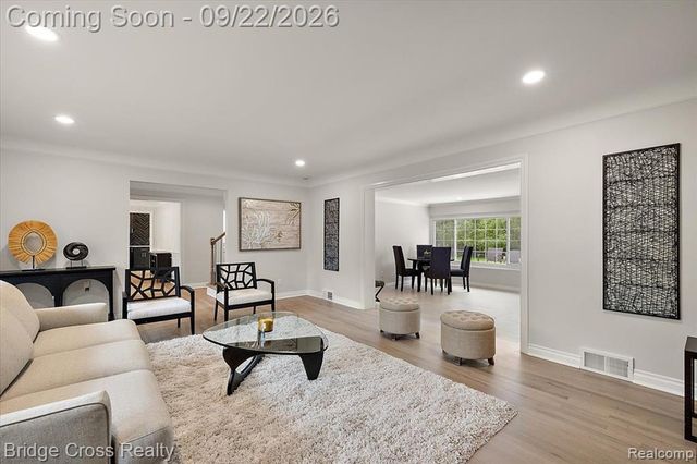 330 N Cranbrook Cross Road, Bloomfield Hills, MI 48301