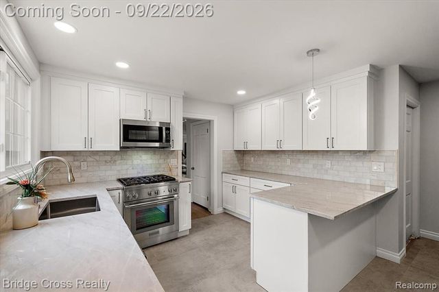 330 N Cranbrook Cross Road, Bloomfield Hills, MI 48301