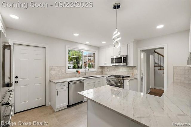 330 N Cranbrook Cross Road, Bloomfield Hills, MI 48301