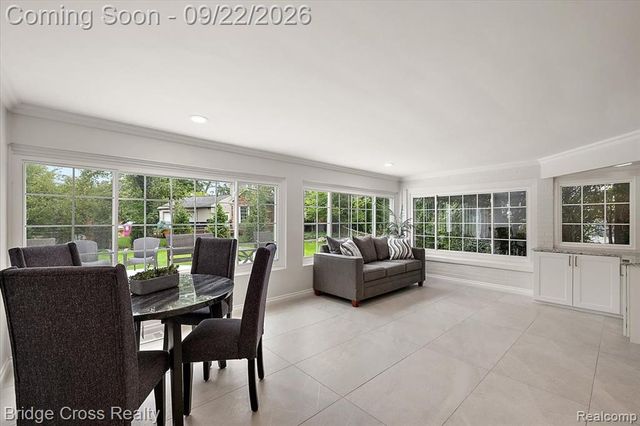 330 N Cranbrook Cross Road, Bloomfield Hills, MI 48301