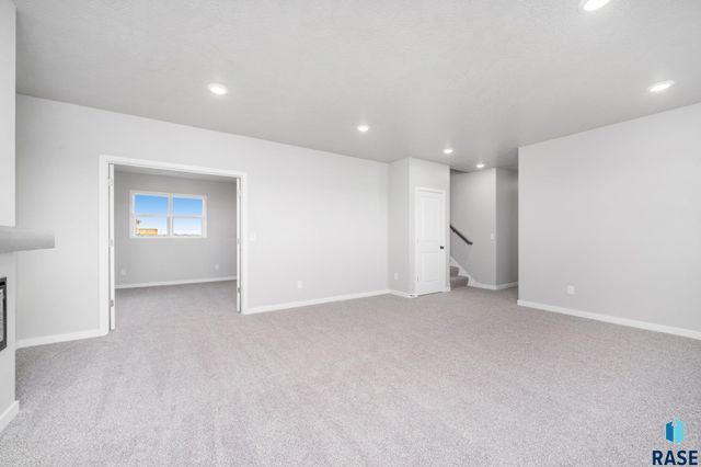 5932 S Coneflower Ave, Sioux Falls, SD 57108