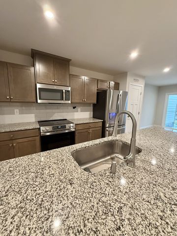 1832 Goldsberry St, Columbia, TN 38401