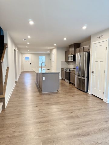 1832 Goldsberry St, Columbia, TN 38401