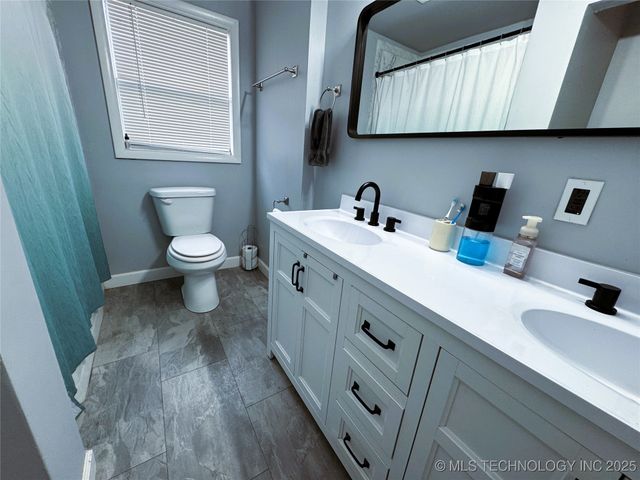 1134 S Russell Street, Skiatook, OK 74070