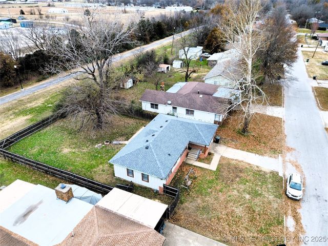 1134 S Russell Street, Skiatook, OK 74070