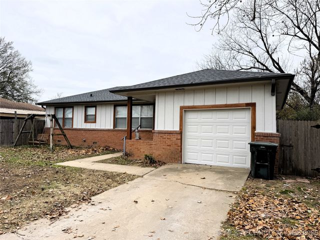 1134 S Russell Street, Skiatook, OK 74070