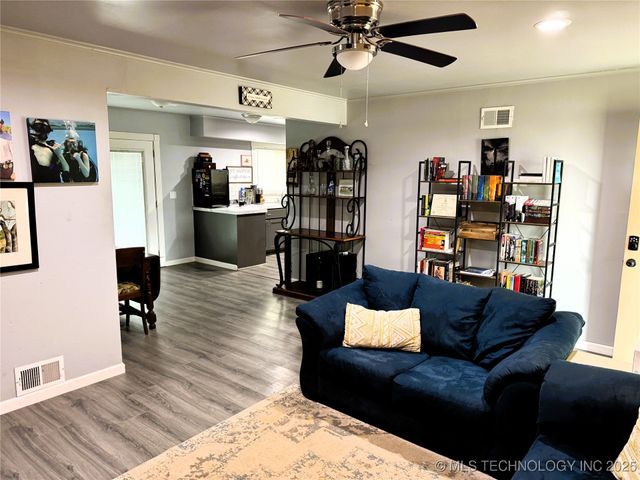 1134 S Russell Street, Skiatook, OK 74070