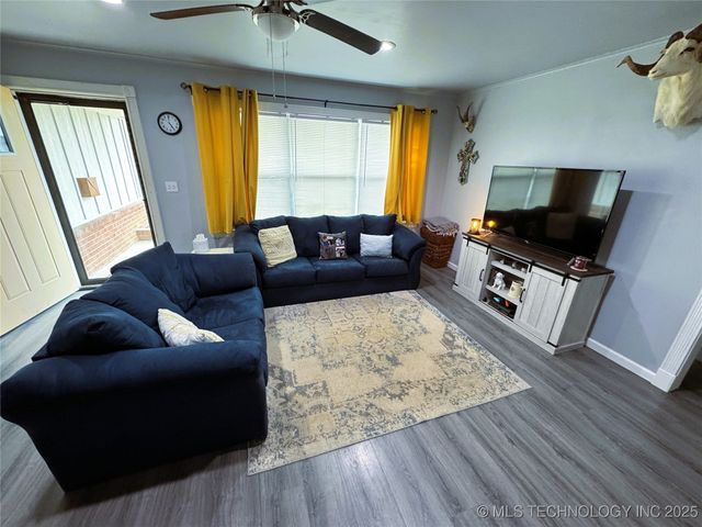 1134 S Russell Street, Skiatook, OK 74070