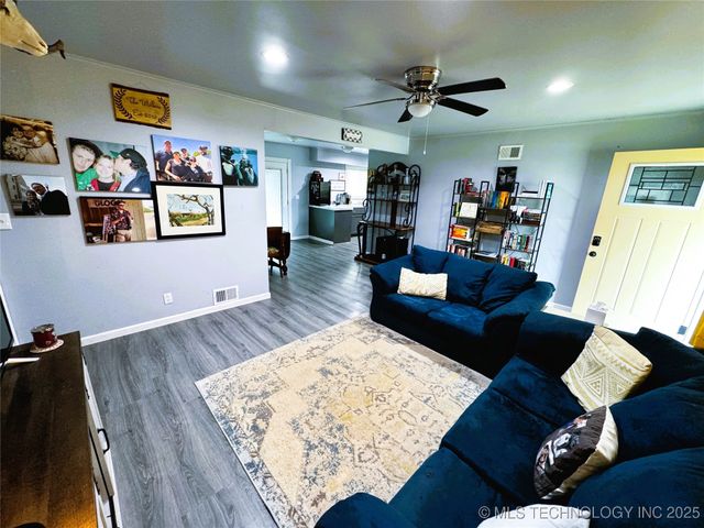 1134 S Russell Street, Skiatook, OK 74070