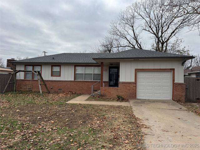 1134 S Russell Street, Skiatook, OK 74070