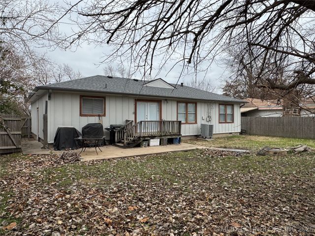 1134 S Russell Street, Skiatook, OK 74070