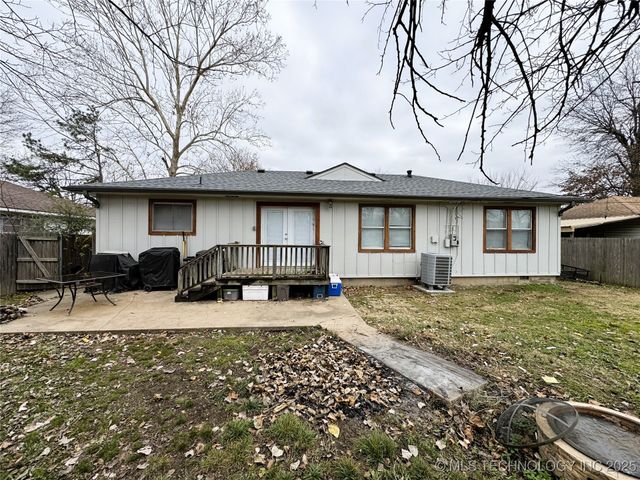 1134 S Russell Street, Skiatook, OK 74070