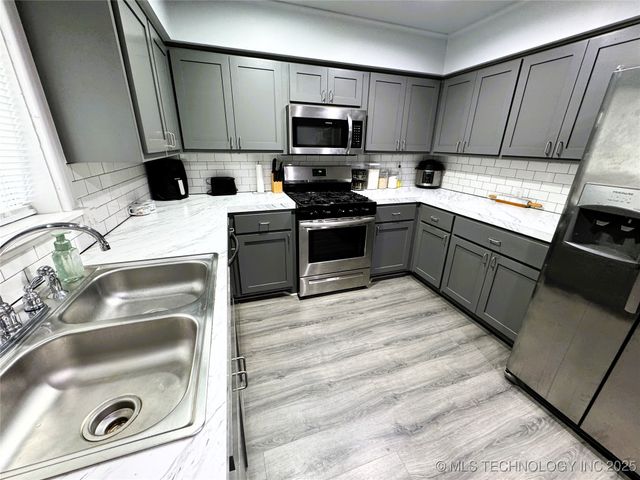 1134 S Russell Street, Skiatook, OK 74070