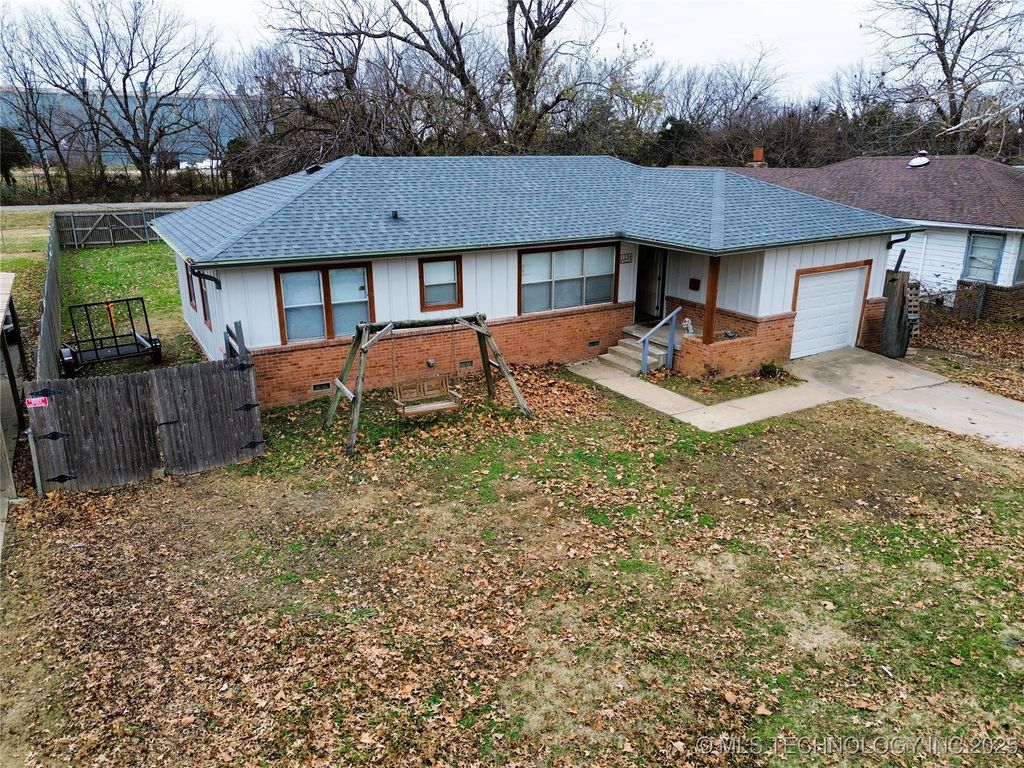 1134 S Russell Street, Skiatook, OK 74070