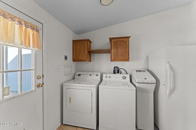 21150 W OBSIDIAN Drive, Congress, AZ 85332